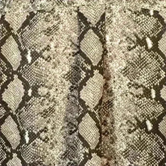 Stella & Dot Long Sleeve Snakeskin Print Button Blouse Size S - Picture 6 of 9